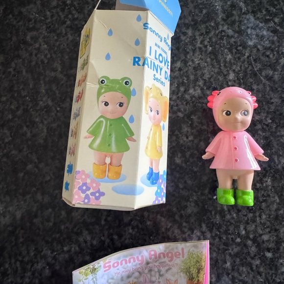 Sonny Angel Rainy Day Series Axolotl - Picture 3 of 4